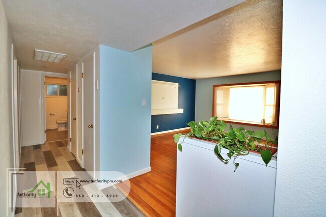 Building Photo - 2202 Canal Dr