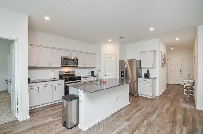 Building Photo - 11921 Summer Oak Trl