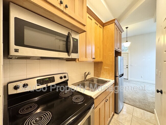 Building Photo - 3340 SW 12th Ave