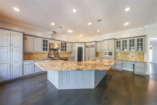 Building Photo - 2747 Lockerly Ln