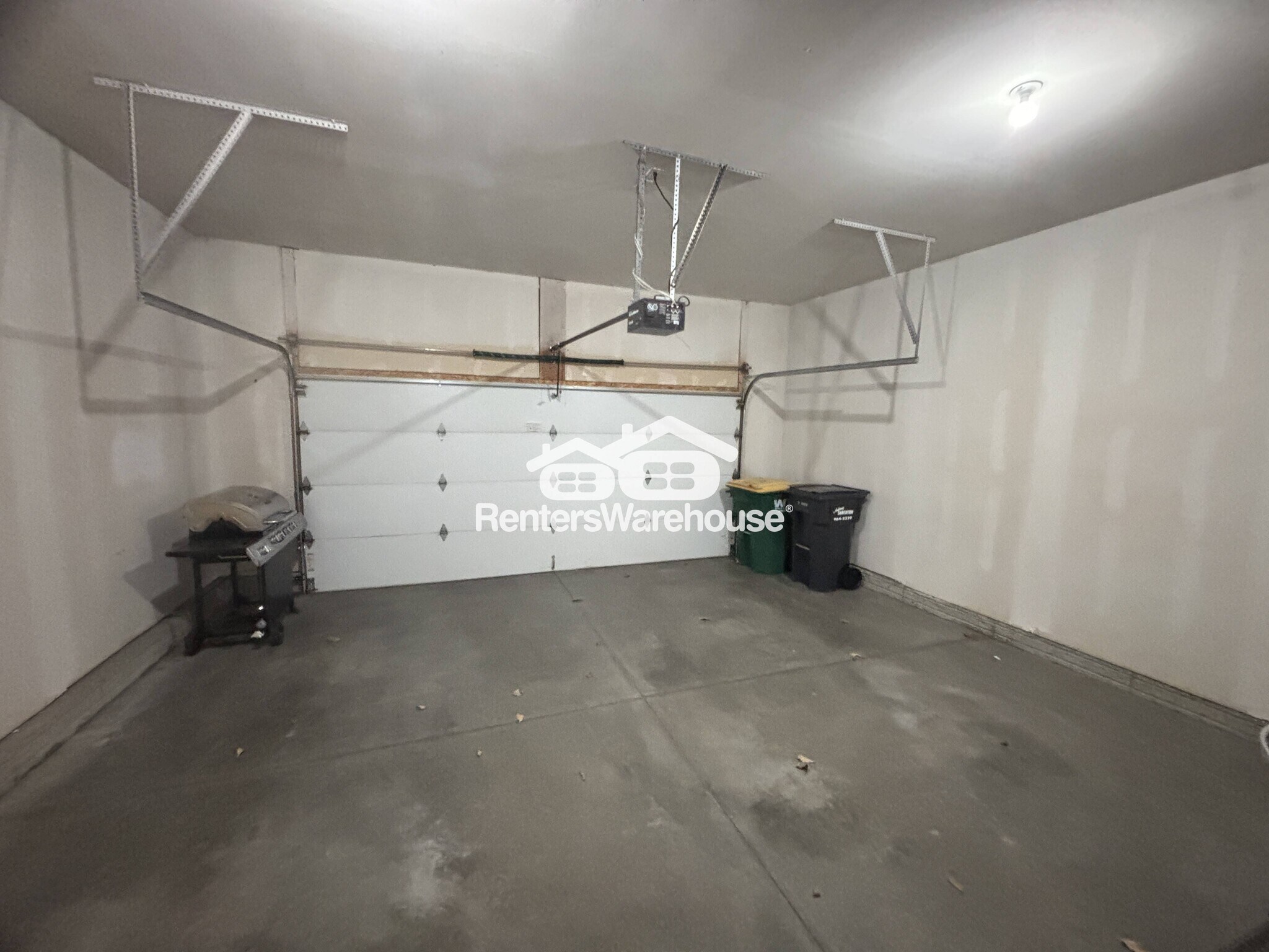 Building Photo - 9175 Coneflower Dr