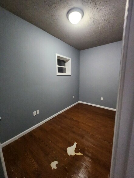 Building Photo - 2782 Latulle Ave