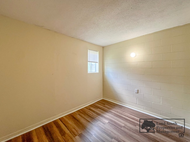 Building Photo - 1102 N Marion Ave