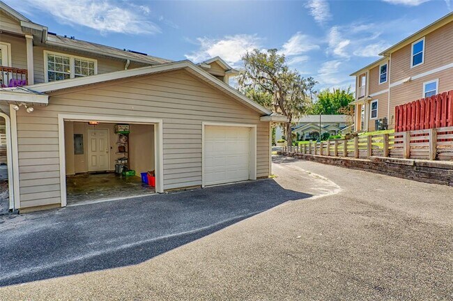 Building Photo - 2710 NW 104th Ct