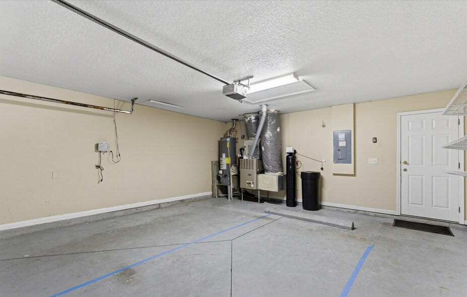 Building Photo - 14626 Falling Waters Dr