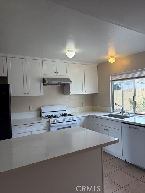 Building Photo - 13169 Hedda Dr