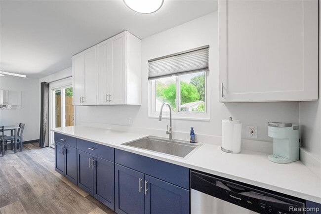 Building Photo - 9551 Kress Rd
