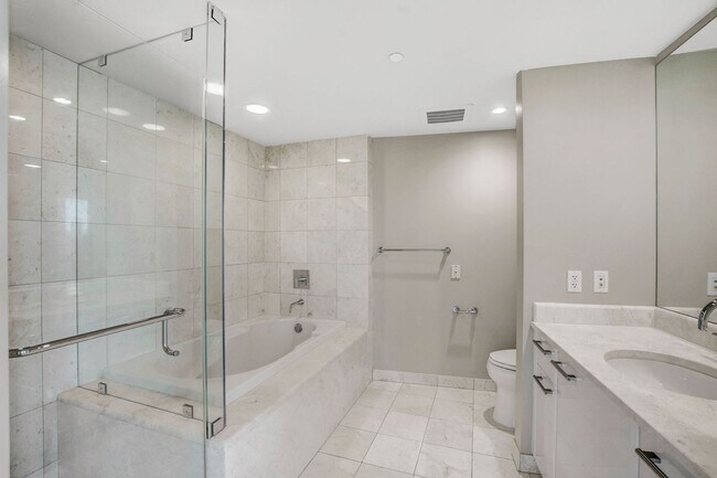 Building Photo - Turnberry Towers 4305W-Strip/City Views from this Stunning 3Bd/2.5Ba Residence