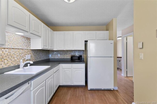 Building Photo - 675 Townsend Ave