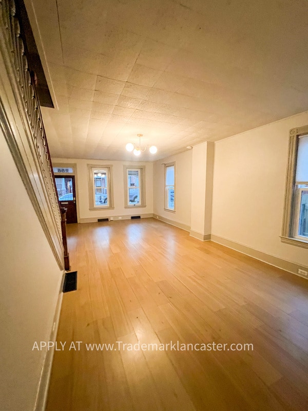 Building Photo - 255 Elm St