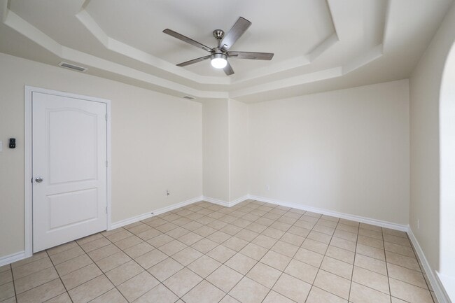 Building Photo - 1000 Ranchway Dr