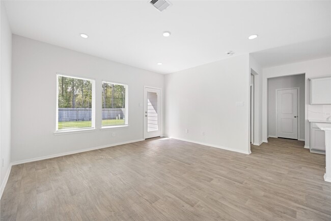 Building Photo - 24059 Kentwood Springs Dr