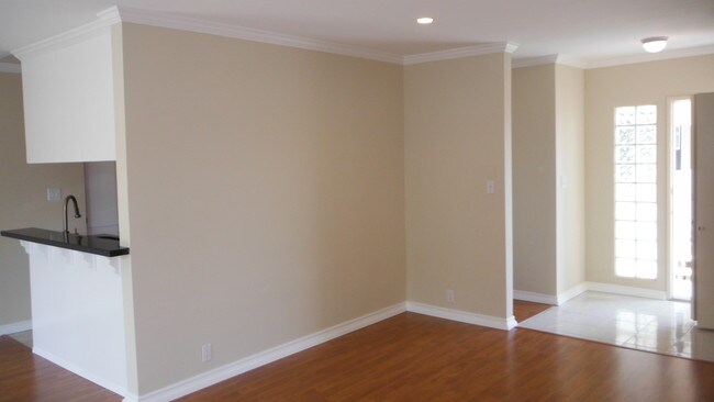 Building Photo - 3615 Greenfield Ave