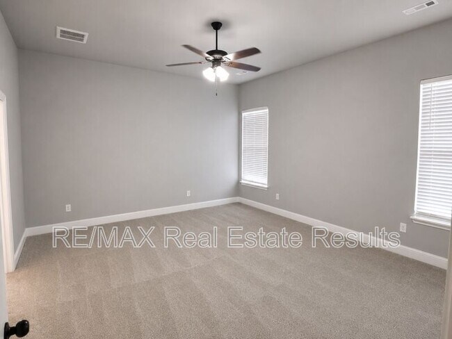 Building Photo - 511 Melrose Pl