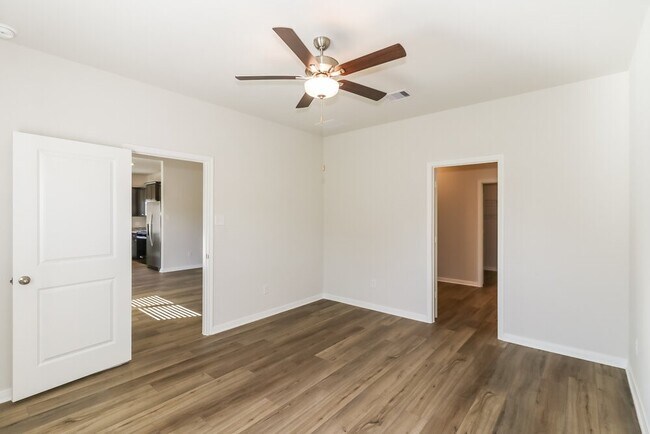 Building Photo - 420 Mystic Slopes Dr