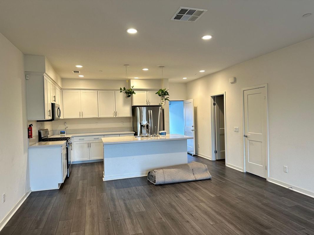 Building Photo - 140 Farmhouse Dr