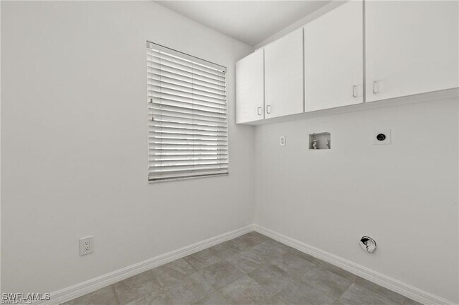 Building Photo - 16841 Sanibel Sunset Ct