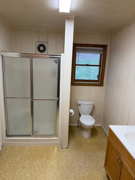 Building Photo - 729 Powell Ave