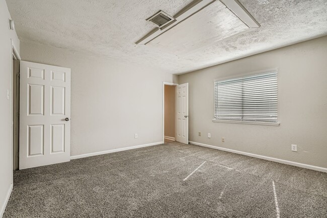 Building Photo - 226 Tara Plantation Dr