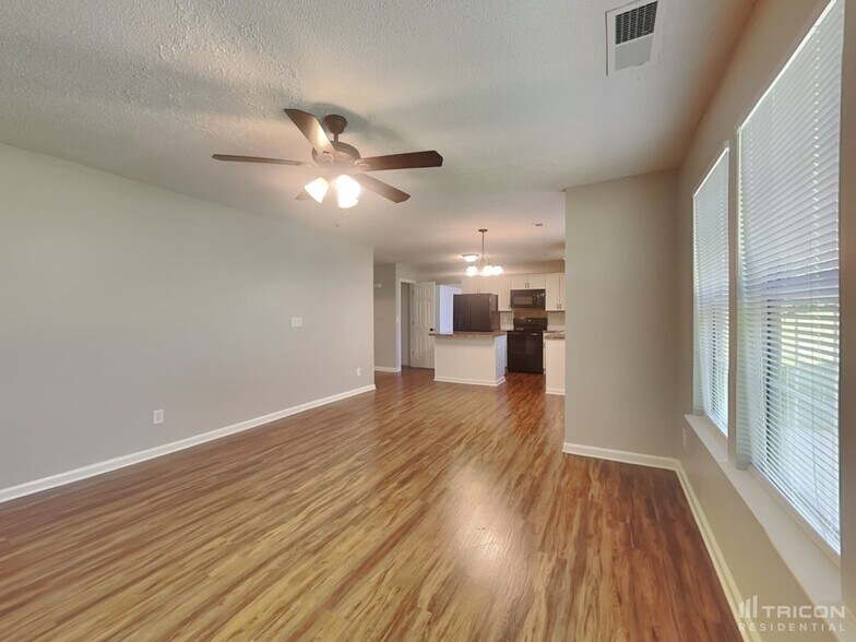 Building Photo - 9605 Kenneth Glenn Dr