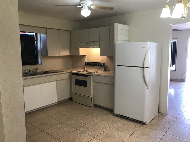 Building Photo - Large 5-2 house in Oakland Park