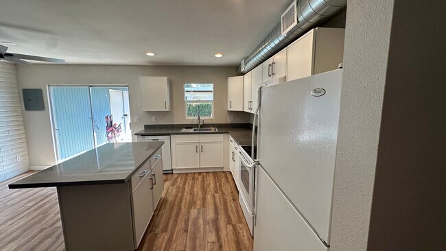 Building Photo - 2808 S Mill Ave