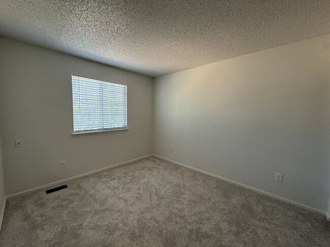 Building Photo - 4810 Ardley Dr