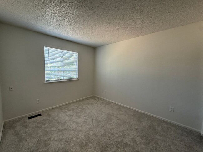 Building Photo - Like New 3 Bed 3 Bath Home Located in Stetson Hills & The Powers Corridor!!!