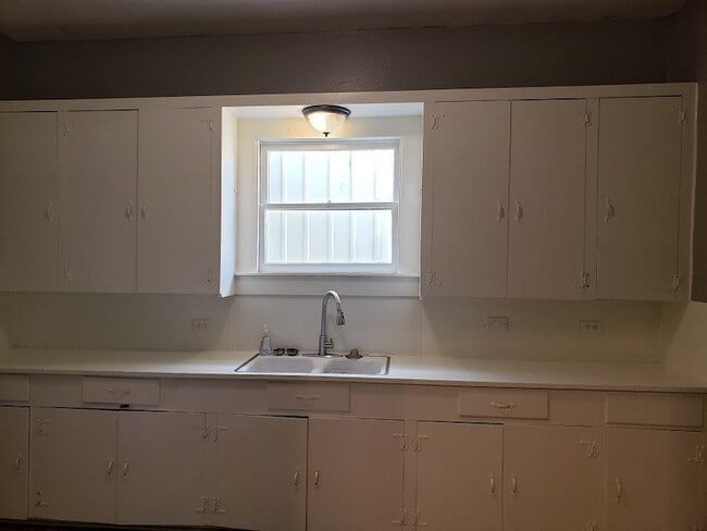 Building Photo - 823 Avenue K