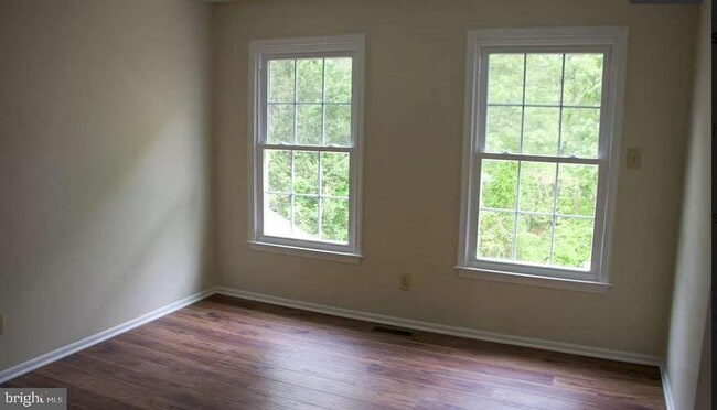 Building Photo - 218 Bromley Pl