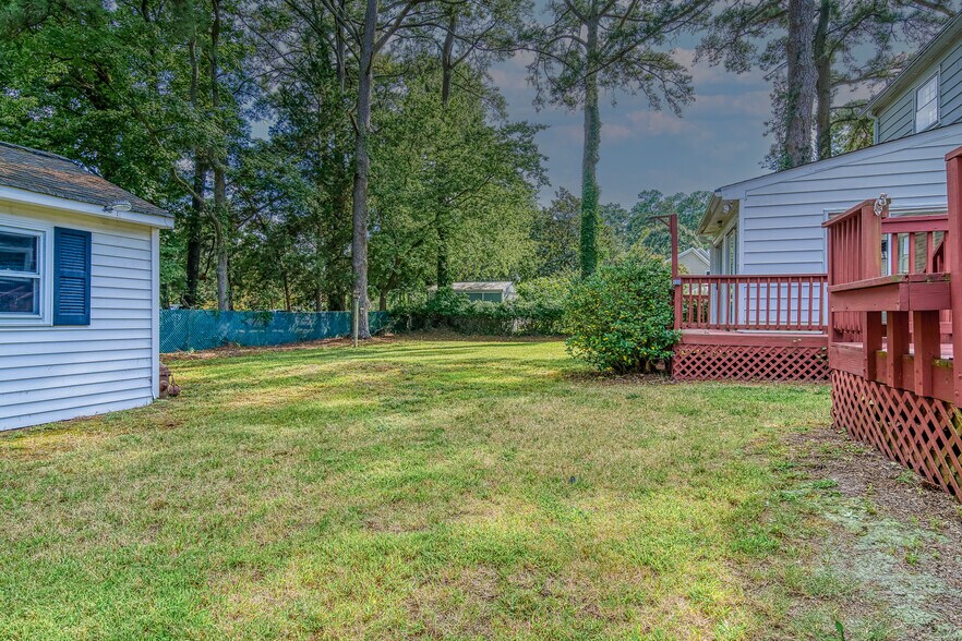 Building Photo - 21 Bayview Dr