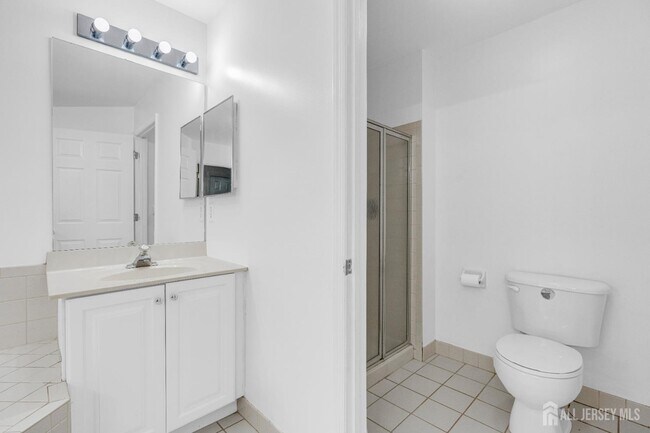 Building Photo - 21 Inverness Dr