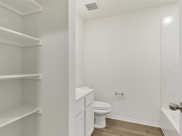 Building Photo - 1704 Skyline Dr