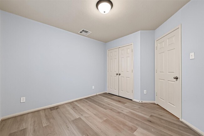 Building Photo - 28207 Chalet Park Dr