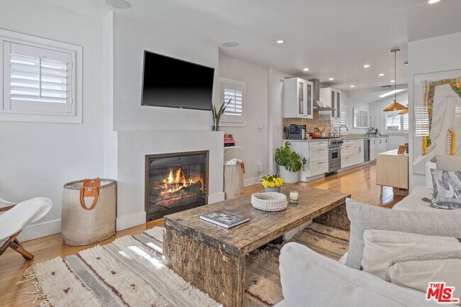 Building Photo - 1605 Cabrillo Ave