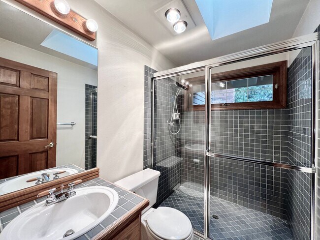 Building Photo - Golf Course Home in Mill Creek!