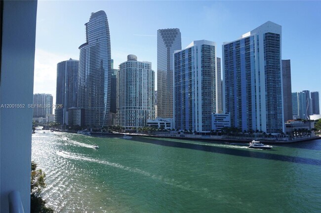 Building Photo - 848 Brickell Key Dr