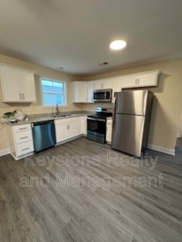 Building Photo - 304 Jennifer St