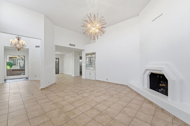 Building Photo - Welcome to this stunning 3-bedroom, 2-bathroom home in the heart of Scottsdale, AZ