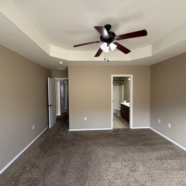 Building Photo - Quiet Country Living - Beautiful Available Now