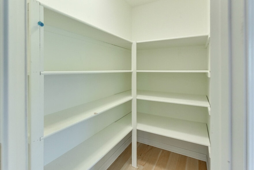 Building Photo - 15327 Parker Cir