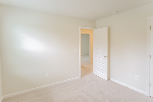 Building Photo - 331 Hillwood Ct