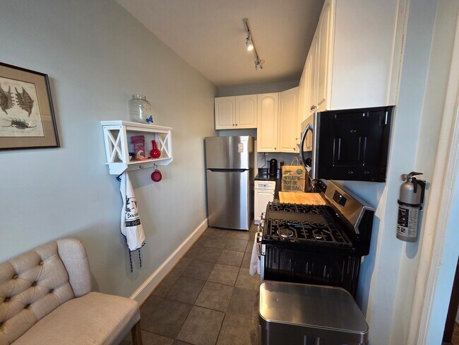 Building Photo - 3010 Wisconsin Ave NW