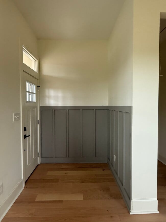 Building Photo - 104 B St