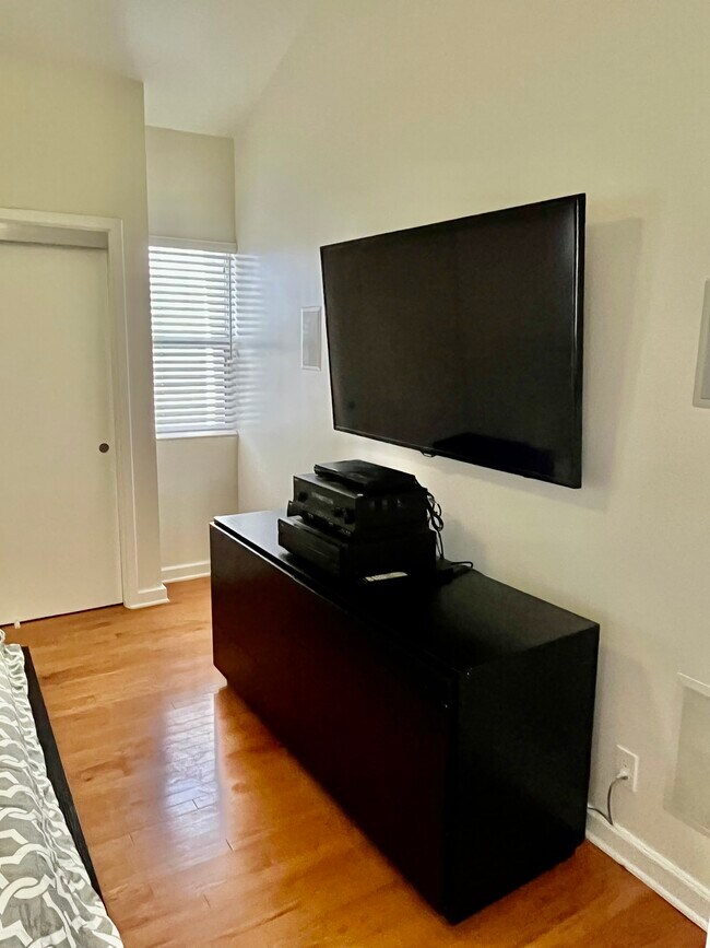 Bedroom - 31 N Venice Blvd