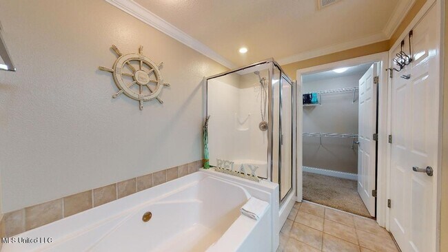 Building Photo - 2228 Beach Dr