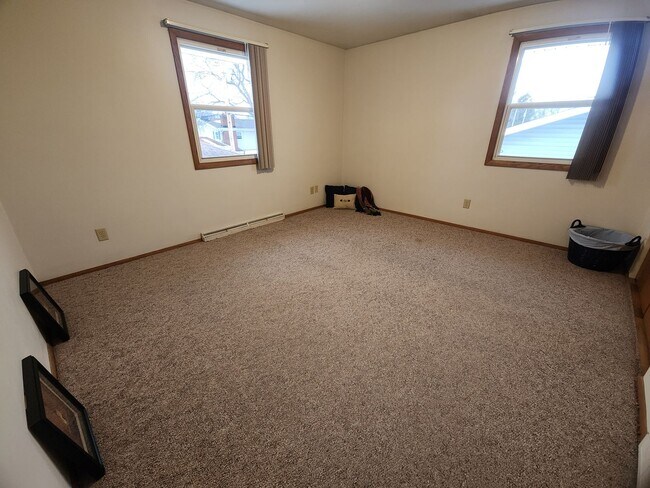 Building Photo - 631-633 E Longview Dr.