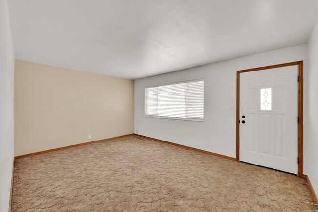 Building Photo - 9325 Quail Hollow Cir