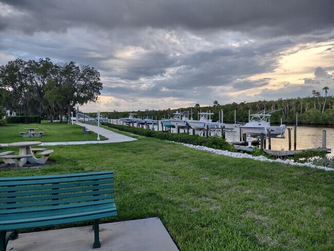 Building Photo - 2516 SE Anchorage Cove