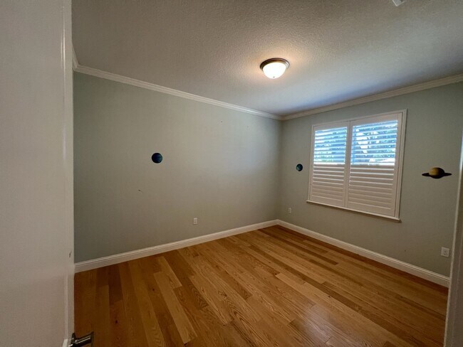 Building Photo - Newer single story home located in desirab...